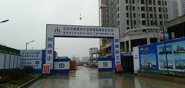 云南温江恒大项目成品玻璃钢化粪池安装现场